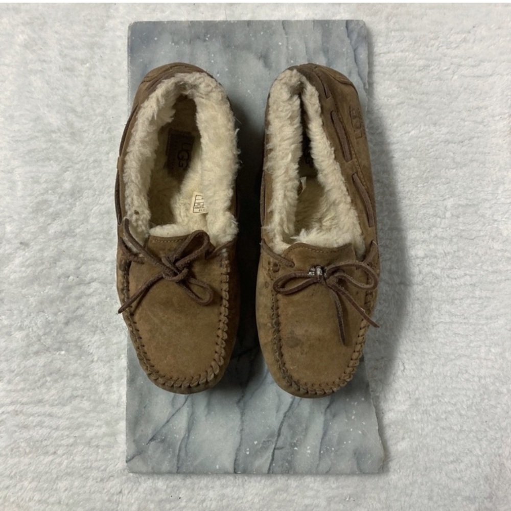 UGG Suede Tan Moccasin Slippers Size 8 Mens